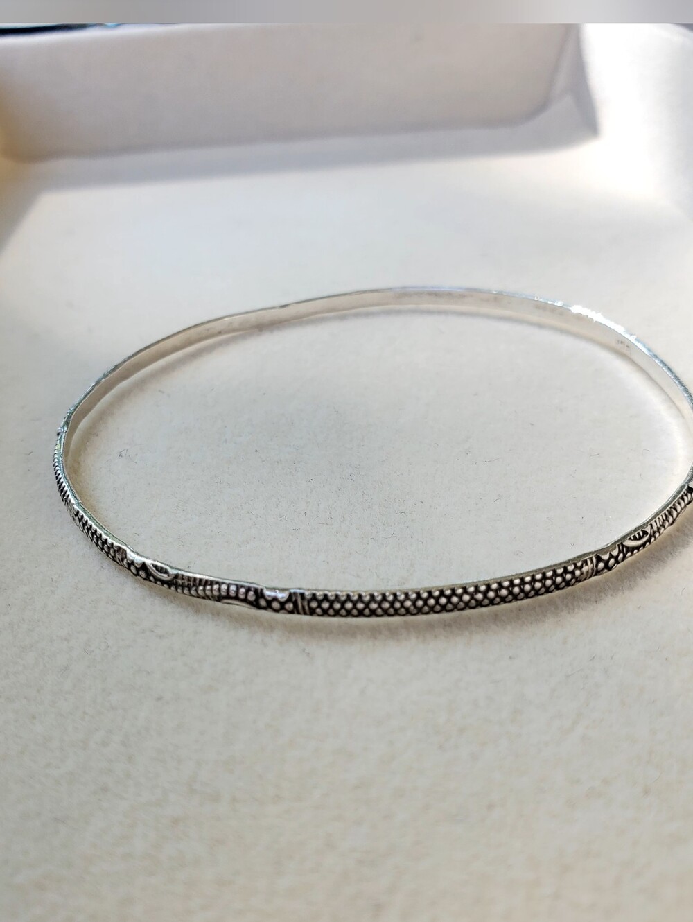 Vintage Sterling Silver Patterned Bangle - Picture 4 of 6